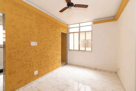 Sala de apartamento para alugar com 1 quarto, 45m² em Vila Valqueire, Rio de Janeiro