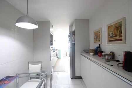 Apartamento à venda com 109m², 4 quartos e 2 vagasCozinha