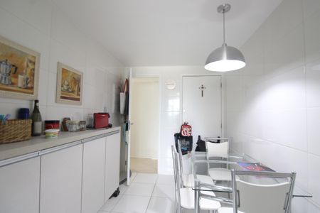 Apartamento à venda com 109m², 4 quartos e 2 vagasCozinha