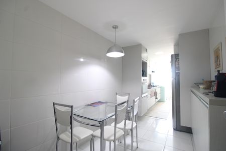 Apartamento à venda com 109m², 4 quartos e 2 vagasCozinha