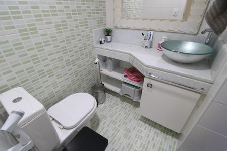 Apartamento à venda com 109m², 4 quartos e 2 vagasBanheiro social