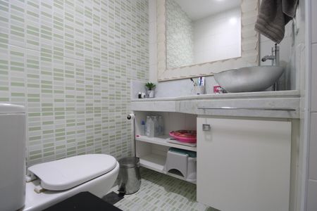 Apartamento à venda com 109m², 4 quartos e 2 vagasBanheiro social