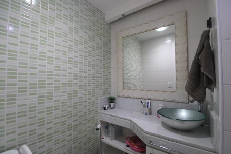 Apartamento à venda com 109m², 4 quartos e 2 vagasBanheiro social