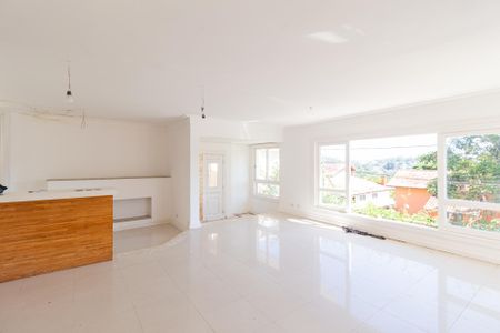 Sala de casa de condomínio para alugar com 4 quartos, 430m² em Terras do Madeira, Carapicuíba