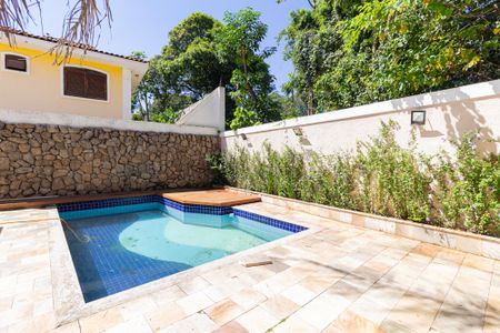 Casa de condomínio para alugar com 430m², 4 quartos e 4 vagasQuintal