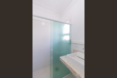 Casa de condomínio para alugar com 430m², 4 quartos e 4 vagasBanheiro da suíte 1