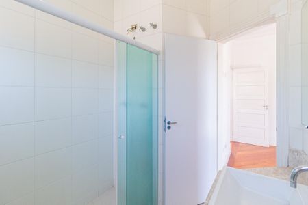 Casa de condomínio para alugar com 430m², 4 quartos e 4 vagasBanheiro da suíte 3