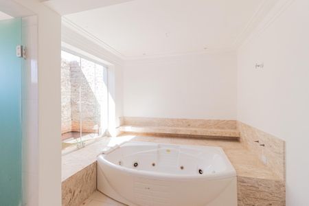 Casa de condomínio para alugar com 430m², 4 quartos e 4 vagasBanheiro da suíte 4