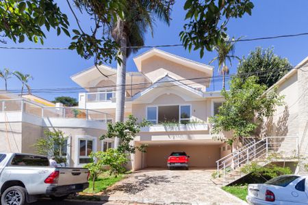 Casa de condomínio para alugar com 430m², 4 quartos e 4 vagasFachada