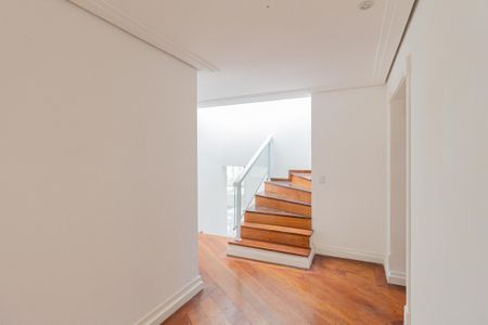 Casa de condomínio para alugar com 430m², 4 quartos e 4 vagasCorredor