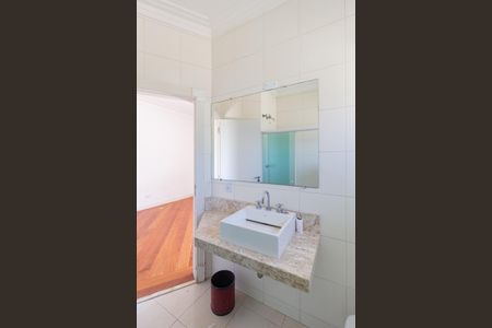 Casa de condomínio para alugar com 430m², 4 quartos e 4 vagasBanheiro da suíte 3