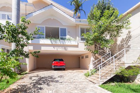 Casa de condomínio para alugar com 430m², 4 quartos e 4 vagasFachada