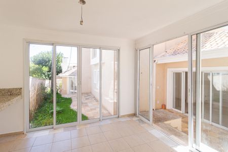 Casa de condomínio para alugar com 430m², 4 quartos e 4 vagasQuintal