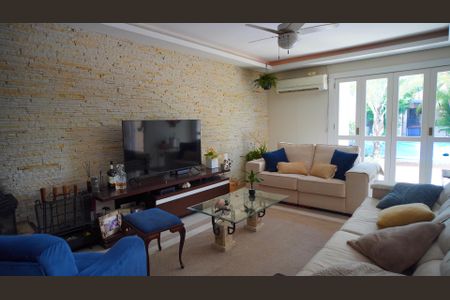 Casa à venda com 109m², 2 quartos e 2 vagas Casa à venda com 109m², 2 quartos e 2 vagasSala