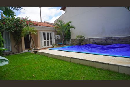 Casa à venda com 109m², 2 quartos e 2 vagas Casa à venda com 109m², 2 quartos e 2 vagasPátio