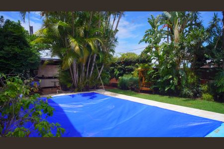 Casa à venda com 109m², 2 quartos e 2 vagas Casa à venda com 109m², 2 quartos e 2 vagasPiscina
