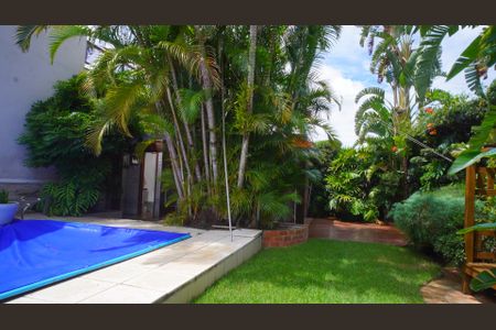 Casa à venda com 109m², 2 quartos e 2 vagas Casa à venda com 109m², 2 quartos e 2 vagasPátio