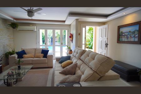 Casa à venda com 109m², 2 quartos e 2 vagas Casa à venda com 109m², 2 quartos e 2 vagasSala