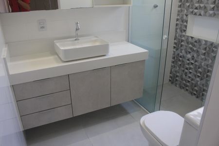 Casa à venda com 240m², 3 quartos e 4 vagasBanheiro da Suíte 1