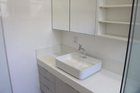 Casa à venda com 240m², 3 quartos e 4 vagasBanheiro da Suíte 1