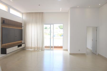 Casa à venda com 240m², 3 quartos e 4 vagasSala