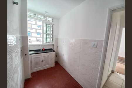 Cozinha de apartamento para alugar com 1 quarto, 36m² em Centro, São Vicente