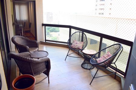 Apartamento para alugar com 240m², 4 quartos e 3 vagasVaranda