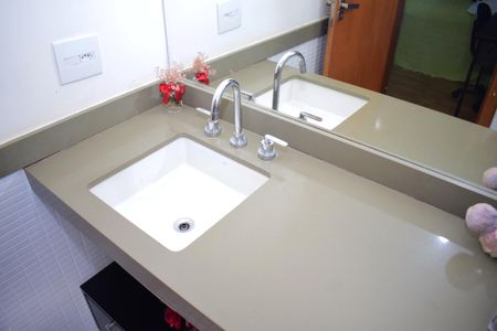 Apartamento para alugar com 240m², 4 quartos e 3 vagasBanheiro da Suíte 1