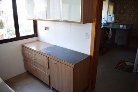 Apartamento para alugar com 240m², 4 quartos e 3 vagasÁrea de Serviço