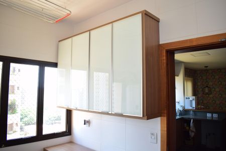 Apartamento para alugar com 240m², 4 quartos e 3 vagasÁrea de Serviço