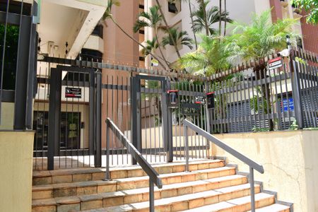 Apartamento para alugar com 240m², 4 quartos e 3 vagasFachada e portaria