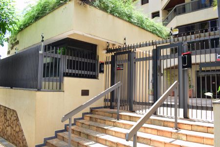 Apartamento para alugar com 240m², 4 quartos e 3 vagasFachada e portaria