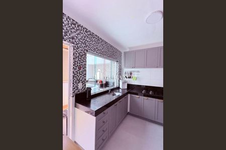 Casa à venda com 3 quartos, 180m² em Jardim Textil, São Paulo