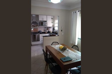 Casa à venda com 4 quartos, 274m² em Vila Carrão, São Paulo