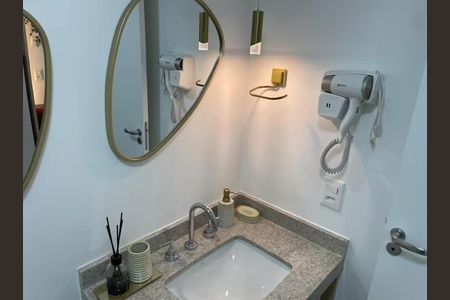 Banheiro de kitnet/studio à venda com 1 quarto, 24m² em Brooklin, São Paulo