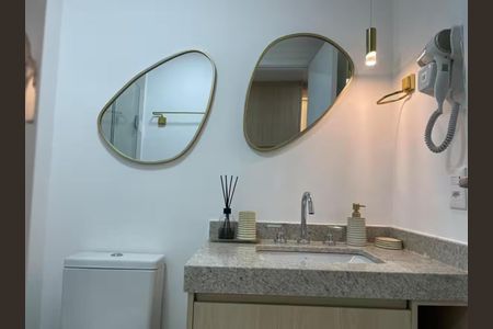 Banheiro de kitnet/studio à venda com 1 quarto, 24m² em Brooklin, São Paulo