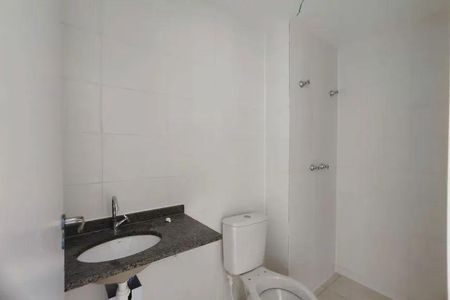 Banheiro de apartamento para alugar com 2 quartos, 48m² em Barra da Tijuca, Rio de Janeiro