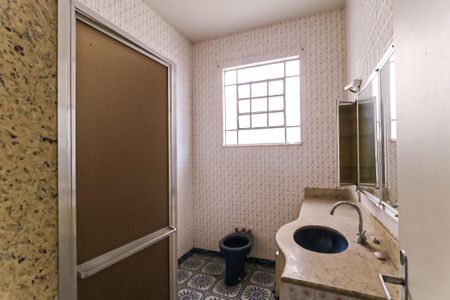 Casa à venda com 200m², 6 quartos e 2 vagas Casa à venda com 200m², 6 quartos e 2 vagasBanheiro