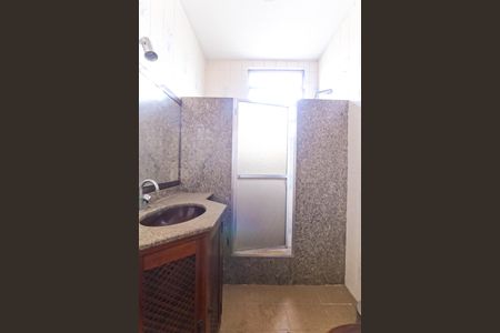 Casa à venda com 200m², 6 quartos e 2 vagas Casa à venda com 200m², 6 quartos e 2 vagasBanheiro