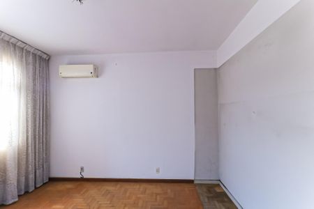 Casa à venda com 200m², 6 quartos e 2 vagas Casa à venda com 200m², 6 quartos e 2 vagasQuarto