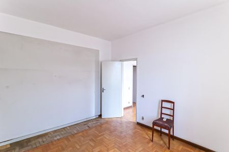 Casa à venda com 200m², 6 quartos e 2 vagas Casa à venda com 200m², 6 quartos e 2 vagasQuarto