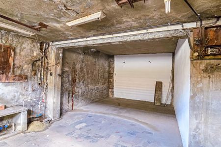 Casa à venda com 200m², 6 quartos e 2 vagas Casa à venda com 200m², 6 quartos e 2 vagasGaragem