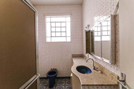 Casa à venda com 200m², 6 quartos e 2 vagas Casa à venda com 200m², 6 quartos e 2 vagasBanheiro