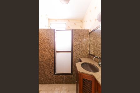 Casa à venda com 200m², 6 quartos e 2 vagas Casa à venda com 200m², 6 quartos e 2 vagasBanheiro