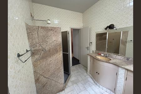 Casa à venda com 200m², 8 quartos e 2 vagasBanheiro 2