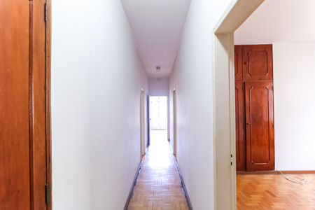 Casa à venda com 200m², 6 quartos e 2 vagas Casa à venda com 200m², 6 quartos e 2 vagasCorredor