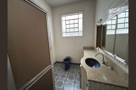 Casa à venda com 200m², 8 quartos e 2 vagasBanheiro 1