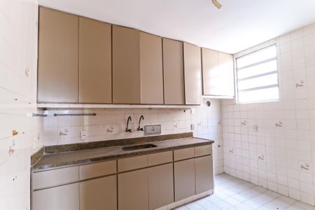 Casa à venda com 200m², 6 quartos e 2 vagas Casa à venda com 200m², 6 quartos e 2 vagasCozinha