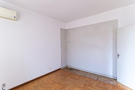 Casa à venda com 200m², 6 quartos e 2 vagas Casa à venda com 200m², 6 quartos e 2 vagasQuarto