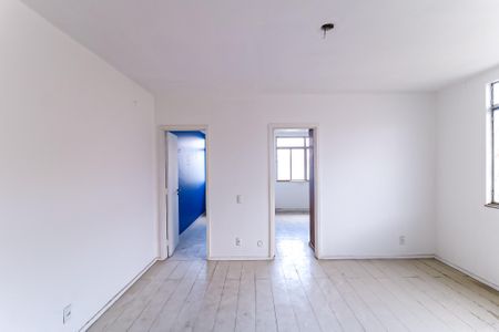 Casa à venda com 200m², 6 quartos e 2 vagas Casa à venda com 200m², 6 quartos e 2 vagasSala